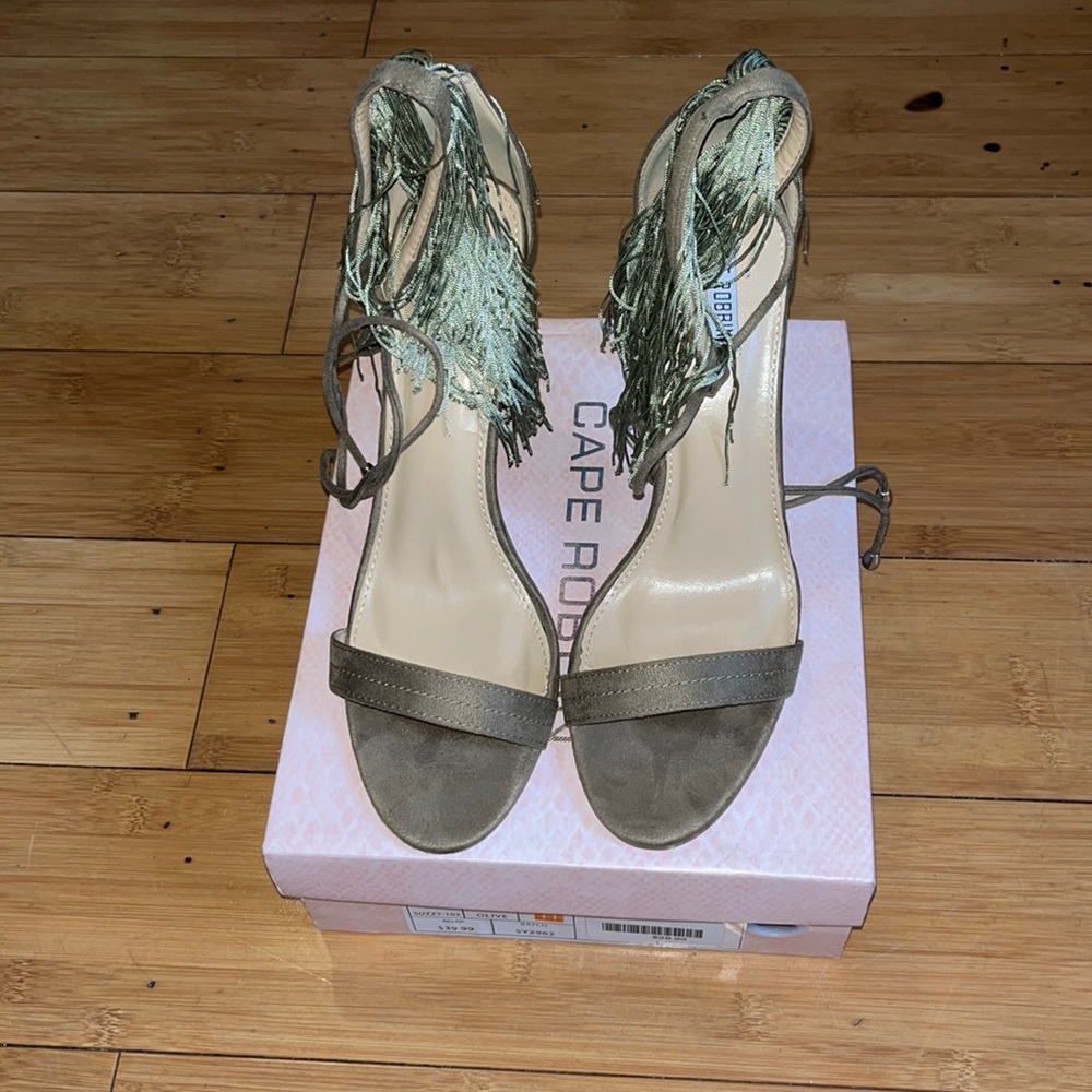 Pink Cape Robin olive heels, size 11
